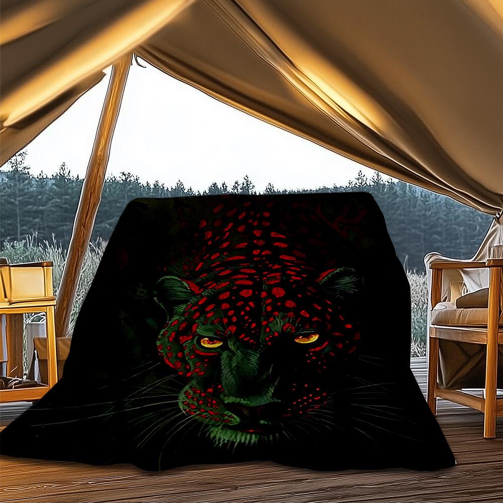 1pc Leopard Print Throw Blanket Polyester Fiber, Lightweight Flannel, Soft & Warm, All Season Use for Outdoor, Camping Digital Print