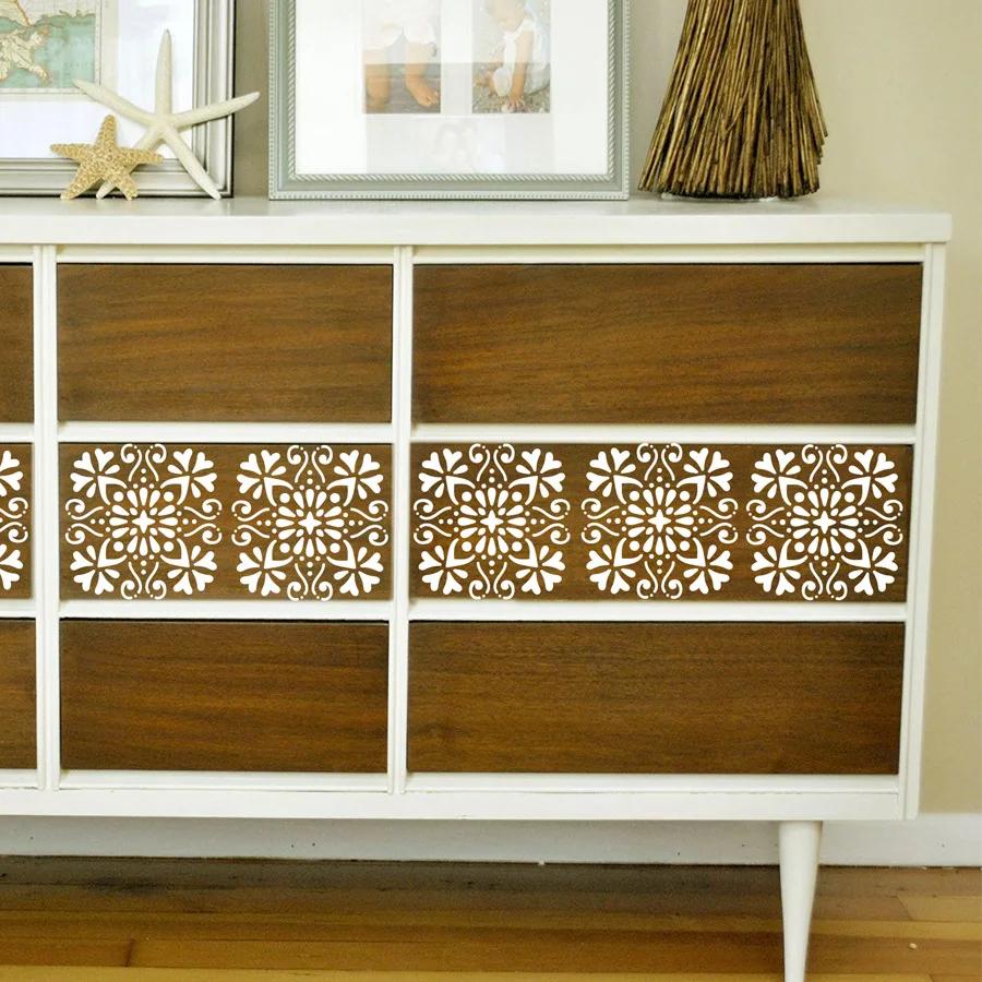 1Pc 15x15cm Beautiful Mandala Pattern Hollow Carving Stenclis Wall Brick Painting Auxiliary Spray Paint Coloring Mold White PET