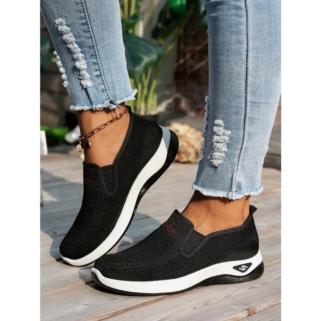 Women's Spring and Summer Cloth Shoes Are Breathable, Lightweight and Comfortable Shoes, Sports and Casual Shoes, and Mesh Shoes