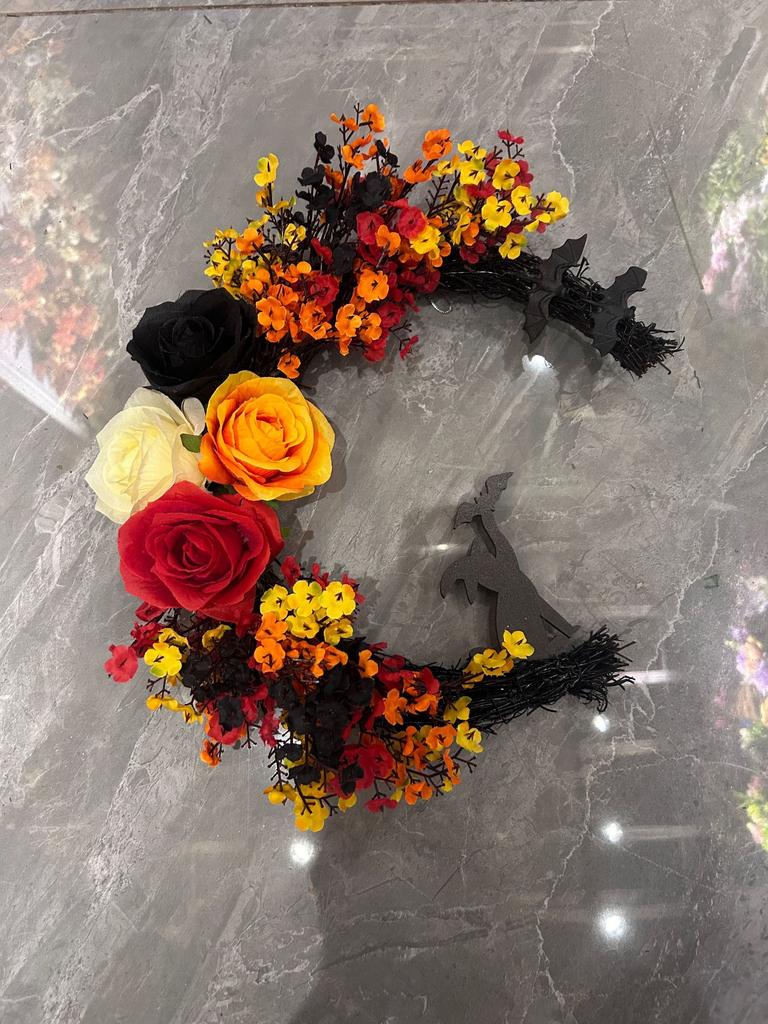 1PC Halloween Wreath, Plastic Crescent Moon Cat Design with Rose Accents, Festive Front Door Window Wall Decor, for Christmas