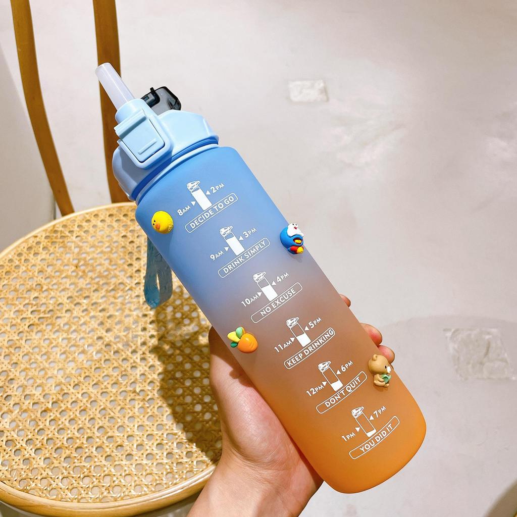 Große Kapazität 1000ml Farbverlauf Mattierte Tragbare Sportwasserflasche mit Stroh