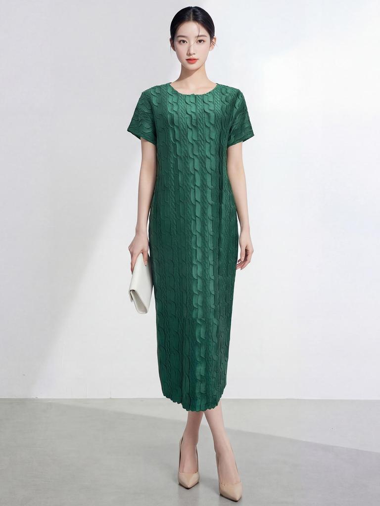 Elegant Women's Plus Size Pear Shape Summer Dress - Loose Fit, Round Neck, Short Sleeve, Slimming Miyake Style