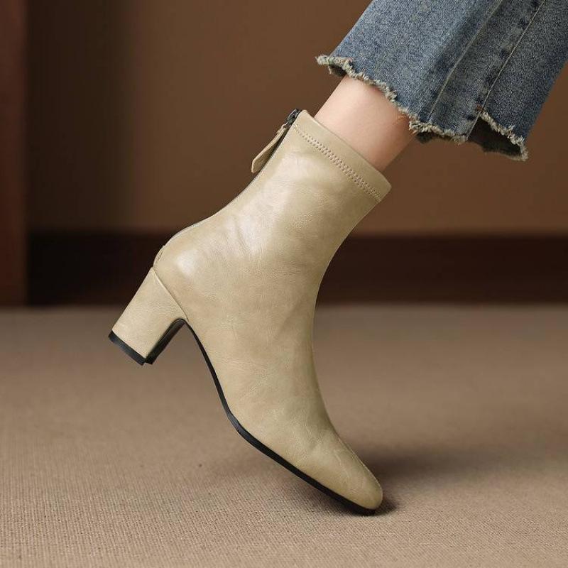 

Новые женские модные ботинки на мягкой подошве из говяжьей кожи, кожаные ботинки на высоком каблуке с круглым носком большого размера, полусапоги на молнии для осени и зимы 40