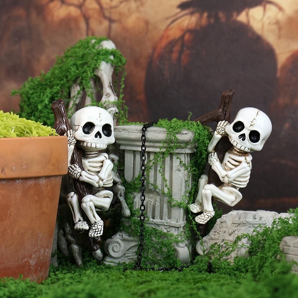 2 pieces of Halloween skeleton garden decorations - resin statues hanging on branches, white wall hangings suitable for porches