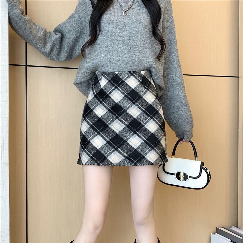 

Plus Size Women s Woolen Plaid High-Waisted A-Line Midi Skirt for Autumn/Winter L чорний