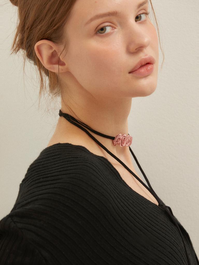 Favoritenoun Triple Rose Choker_Pink