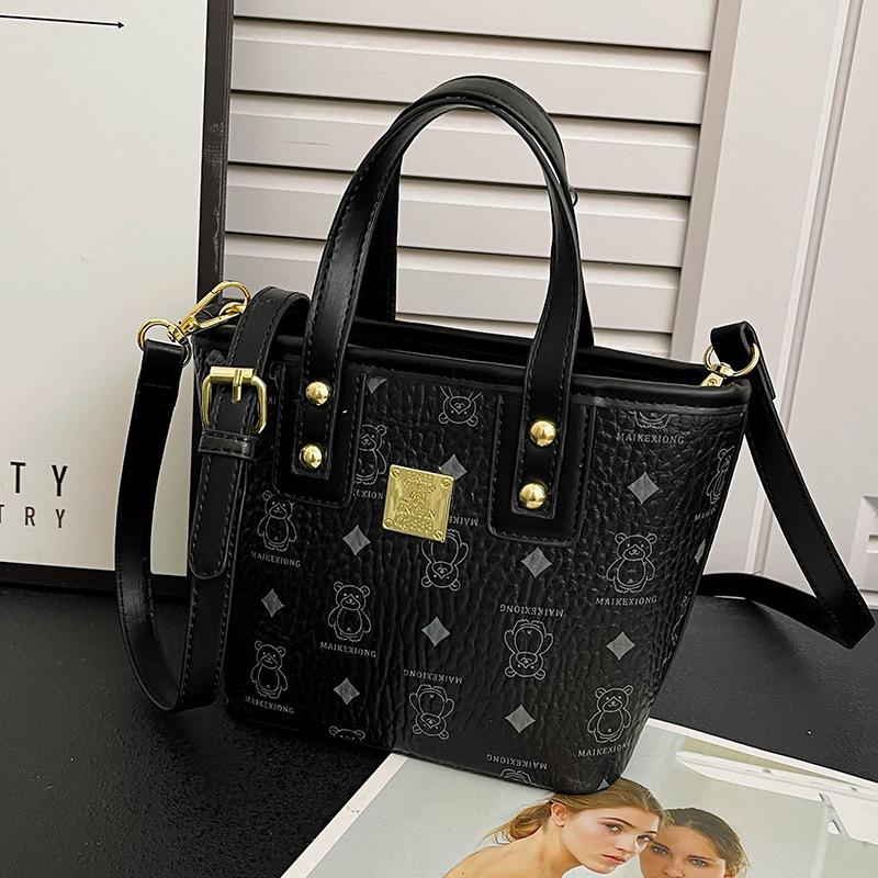 

Premium sense small bag women 2025 new niche texture portable bucket bag versatile vegetable basket shoulder messenger bag чёрный