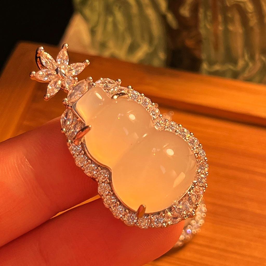 Jade White Ice Light Natural White Chalcedony Pendant Agate Pendant, Real Shot