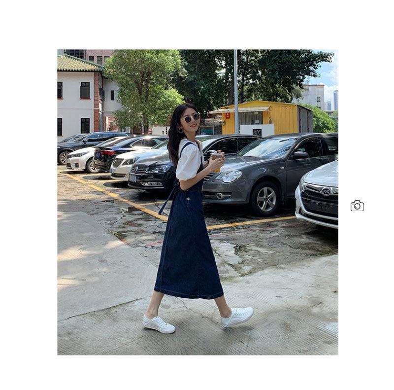 Damen Denim Latzrock in lockerer Passform - Lässiges französisches Streetstyle Trägerkleid mit Seitenschlitz.