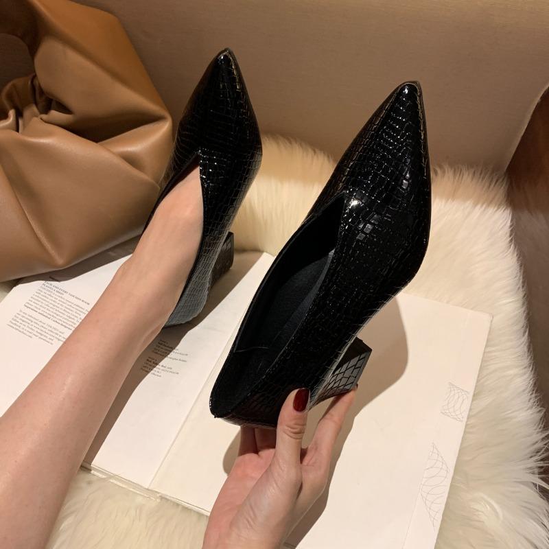 Móda Jaro Podzim Špičaté Prsty V-výstřih Lakovaná Kůže Krátké Kozačky Dámské Tenké Vysoké Podpatky Hadí Kůže Kotníkové Kozačky Robustní Podpatky