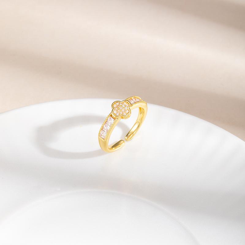 "Stylish High-Grade Zircon Bracelet with Unique Design, Personalized Fashion Jewelry"