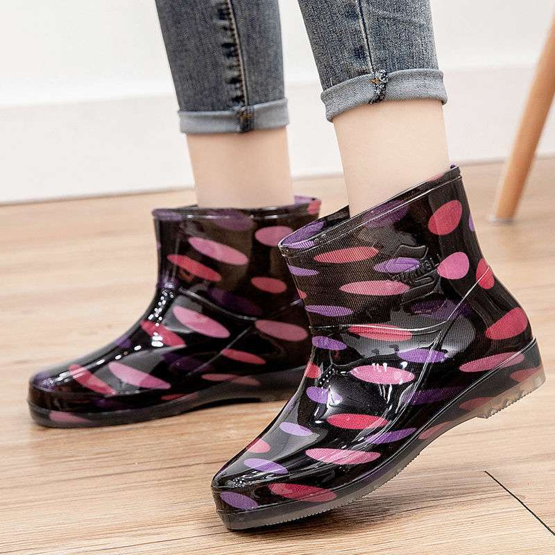 Fashion kitchen work waterproof shoes rain shoes rain boots women's summer adult treading rubber shoes short tube non-slip cover shoes water boots
