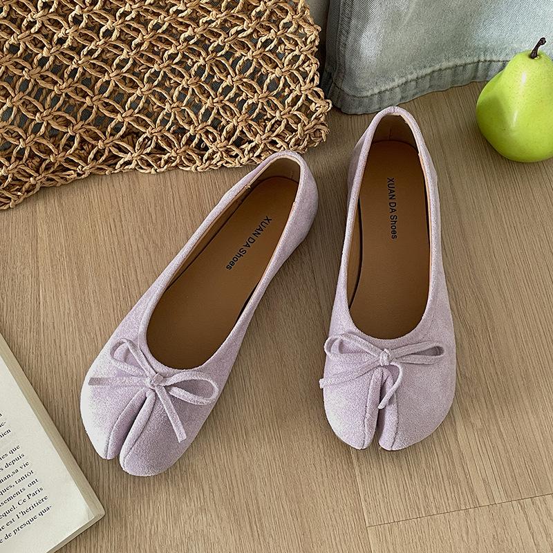 Yellow French retro light mouth split-toe flat-soled single shoes women's 2025 new spring soft-soled versatile Mary Jane shoes