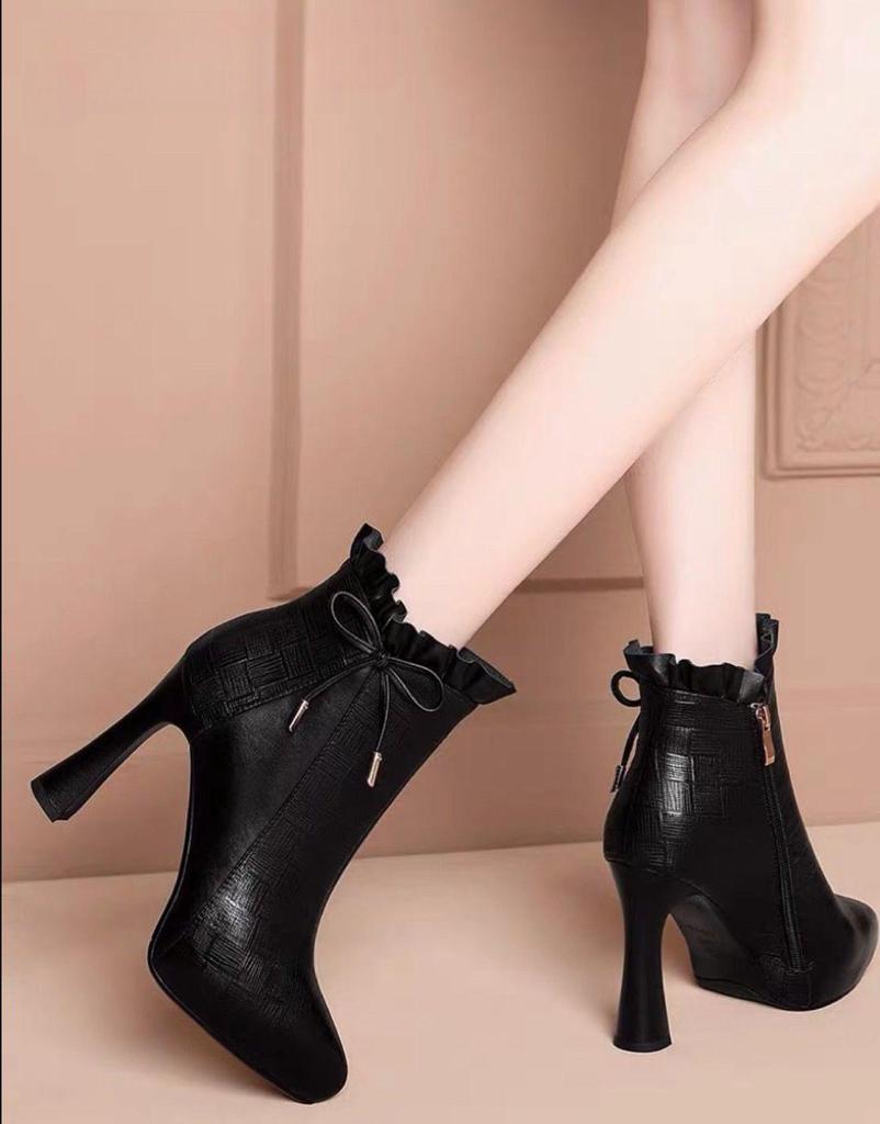 Dámské kotníkové boty na robustním podpatku z pravé kůže se silnou podrážkou a platformou na podzim zimu