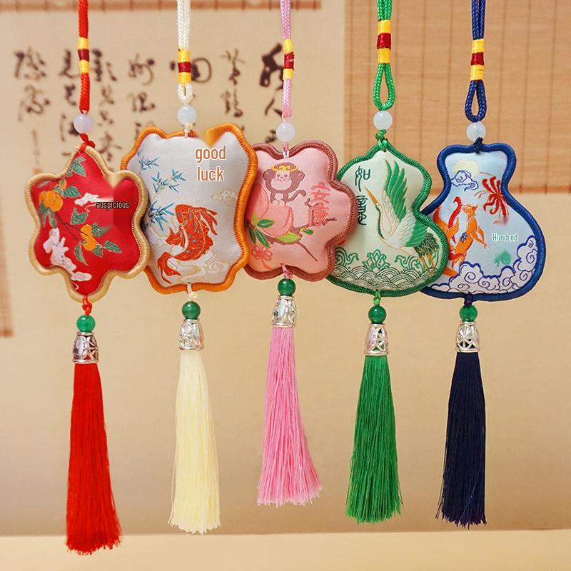 Mid-Autumn Festival Embroidered Peace Charms: Scented Sachets & Hanging Ornaments for Peace and Prosperity.