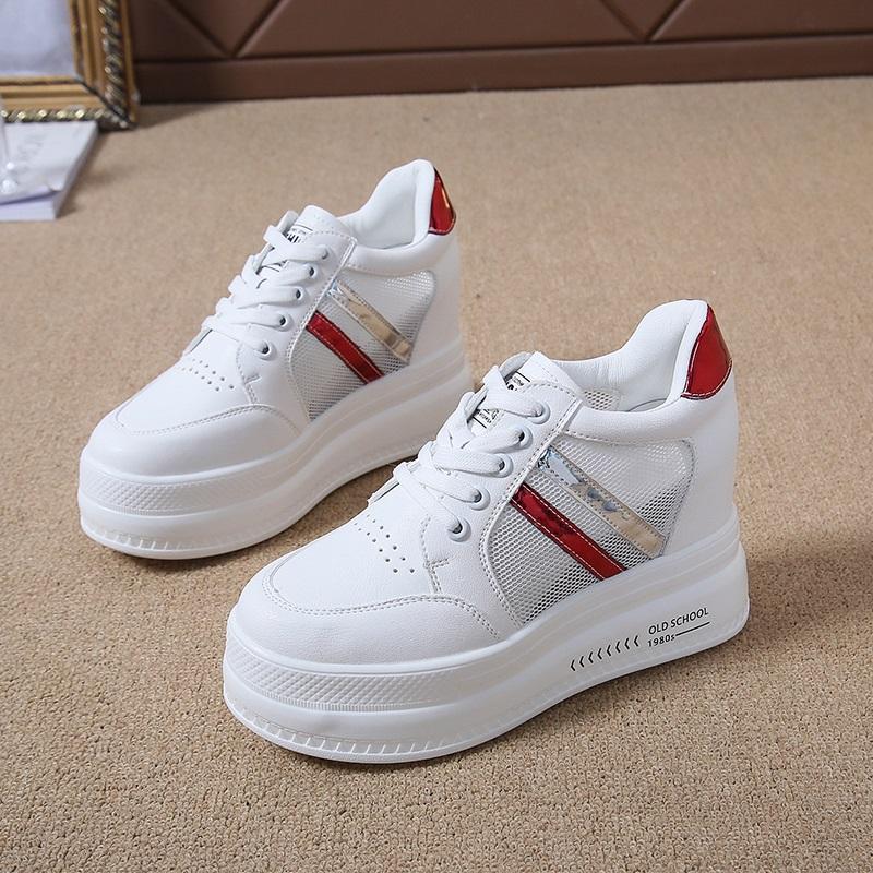 Móda Léto 2024 Prodyšné Boty na silné podrážce typu houbový dort Uvnitř vyšší Dámské boty Malé bílé boty Klínové tenisky Zapatos Mujer