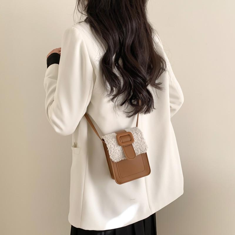 Fashionable Minimalist Women's Bag 2023 Spring New Cute Portable Phone Bag Chic Shoulder Crossbody Bag