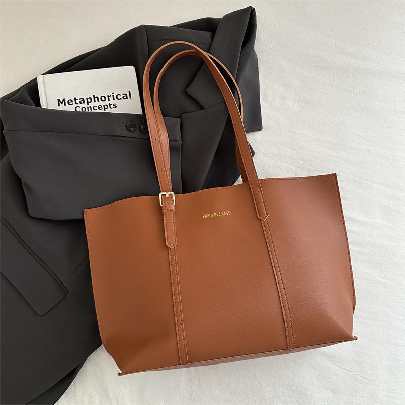 Retro simple atmosphere commuter armpit women's bag winter new large capacity shoulder portable tote bag