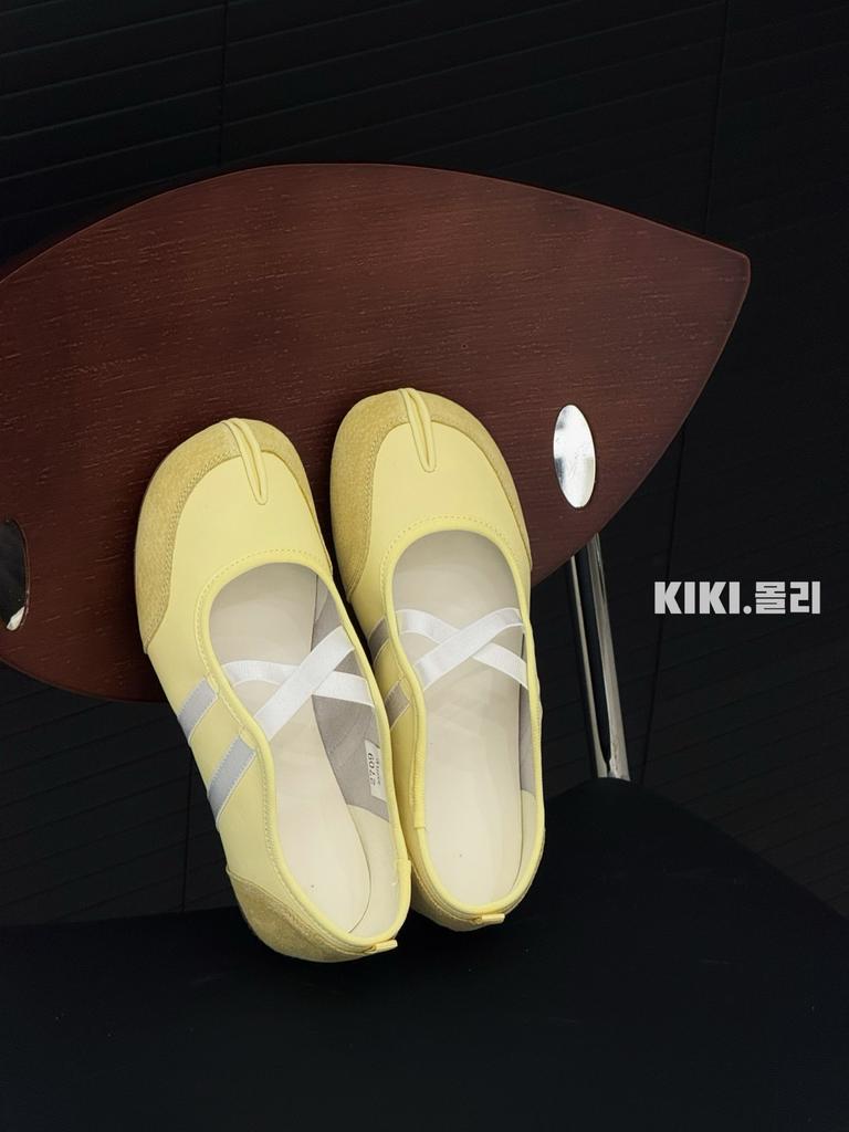 Red Thick-soled Split-toed Pig's Trotters Single Shoes Women's 2025 New Mary Jane Casual Beanie Shoes Cross-strapped Horseshoe Shoes