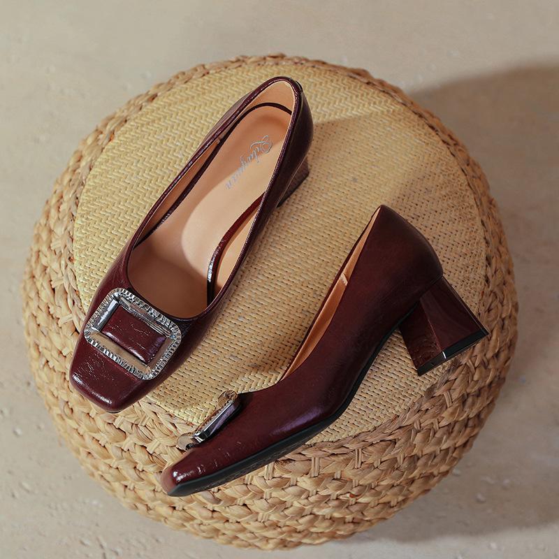 Square head high heels thick heel temperament is not tired feet 2025 spring new large size women's shoes medium heel French light mouth single shoes