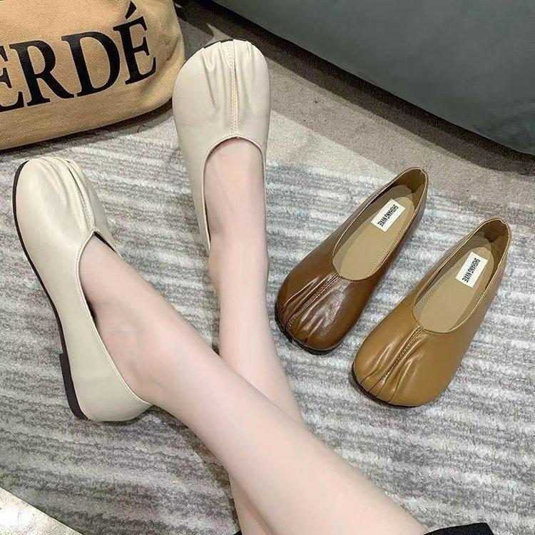 Soft-soled pregnant women's pleated flat-soled Doudou shoes, new non-slip shallow single shoes, comfortable grandma shoes