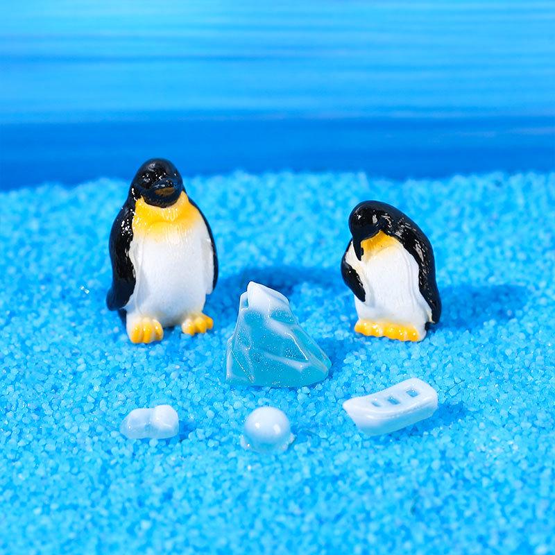 Penguin Series Ice Hockey Micro-landscape Resin Ornaments for Fish Tanks