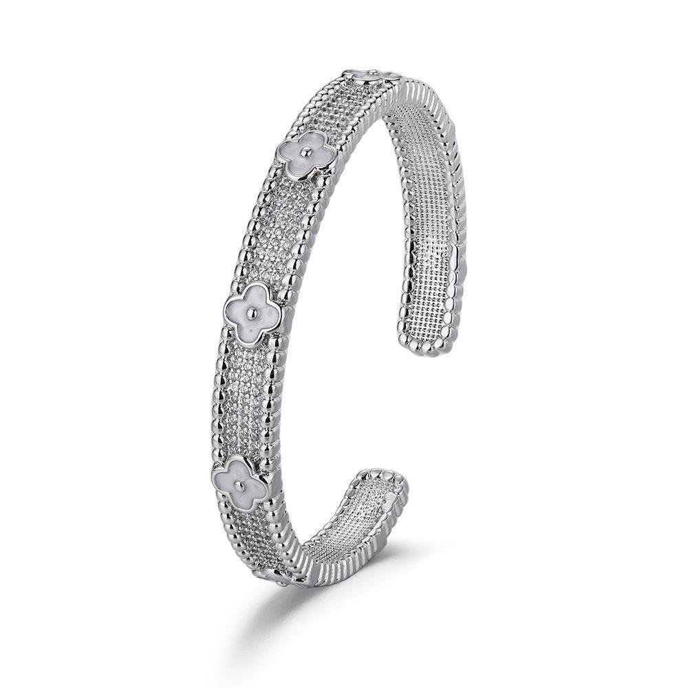 

Seiko Fritillary Kaleidoscope Four Leaf Clover Bracelet ins Wind Retro Temperament Bracelet Jewelry Wholesale платиновий