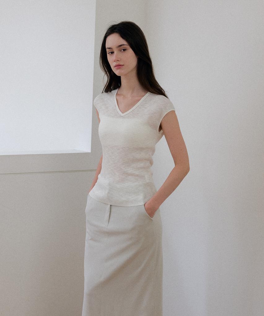 Meojiaenminggeul Rosé Soft Sheer Rib Short Sleeve V-Neck Knit Top (Ivory)