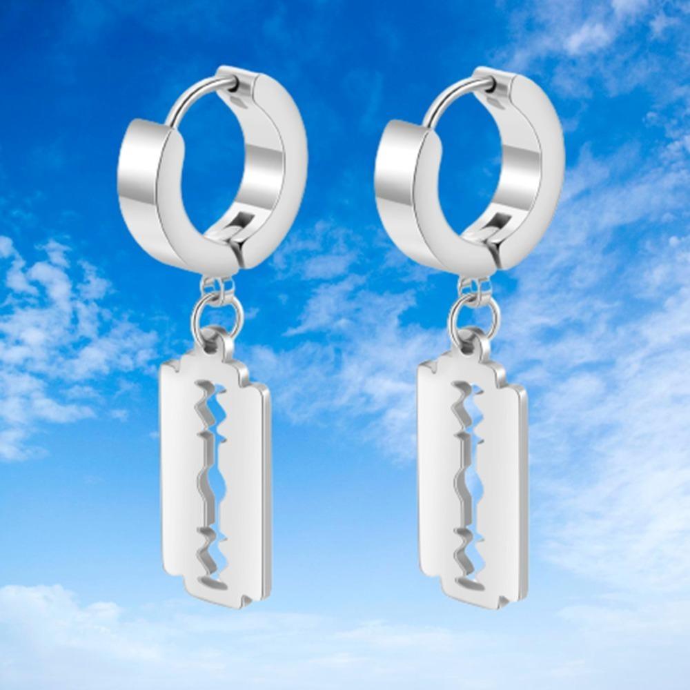 Orecchini a Cerchio con Ciondolo Lama di Rasoio in Acciaio Inossidabile Colore Argento Personalità Punk per Donne Uomini Coppia Gioielli Street Hip-hop Regalo