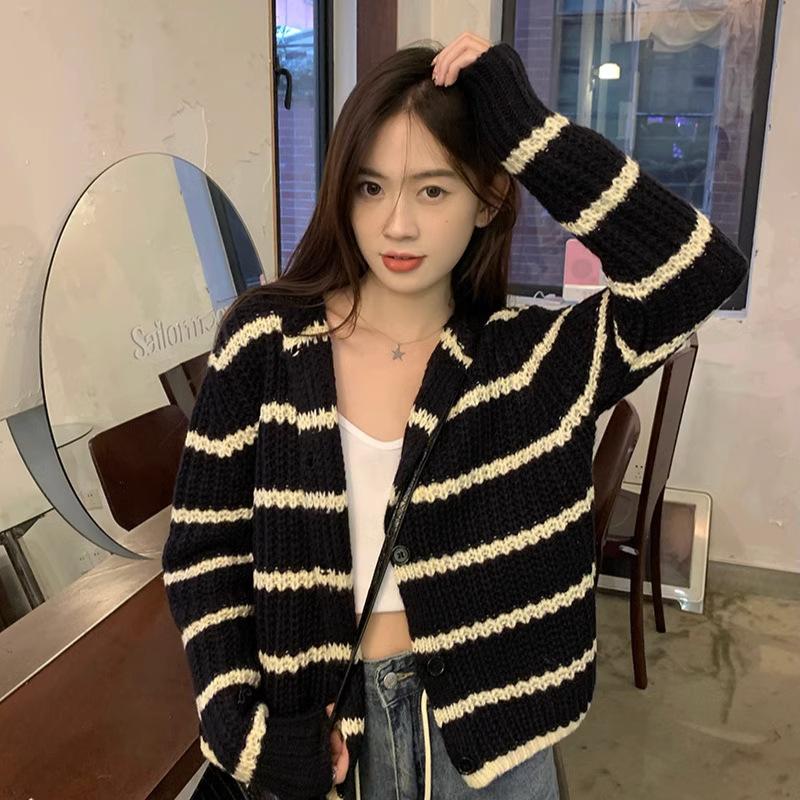 

Lazy black and white striped hooded knitted sweater women s 2025 new autumn and winter fashion design cardigan One Size