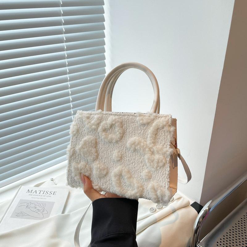 

Sweet Heart Plush Square Shoulder Bags for Women Portable Travel Ladies Crossbody Bag Purse Cute Fuzzy Girls Phe Handbag Tote бежевый