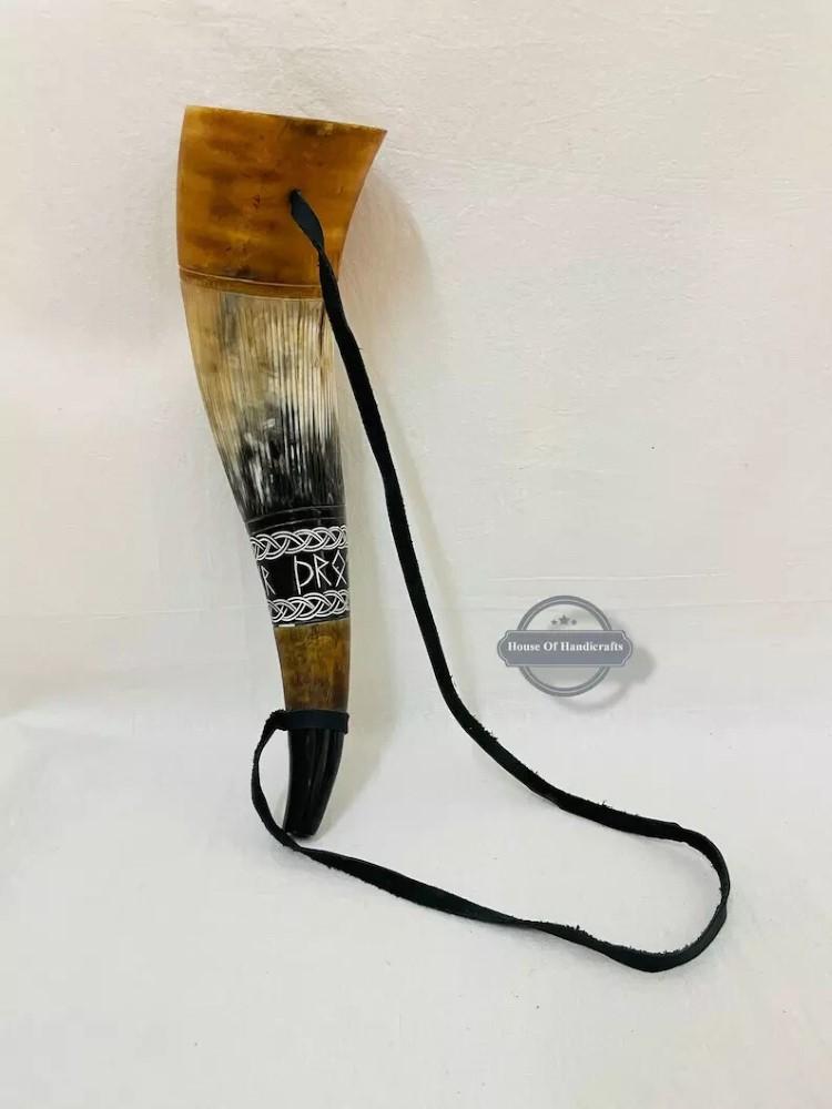 Středověký VIKINGSKÝ VÁLEČNÝ ROH bojová trubka Ručně rytý Foukací roh 16 palců Dárek přírodní Roh Polnice Lovecký nástroj Dárek Dekorace