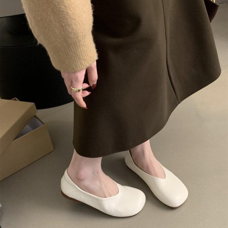 Fashion New Women's Slip on Leather Loafers Spring Autumn Fashion Ballet Shoes Ladies Casual Round Toe Cute Flats Nurse Shoes Sneakers