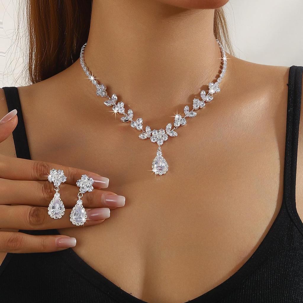 Elegant Crystal Necklace & Earrings Set for Weddings and Banquets