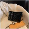 Large-capacity bag women's spring and summer new shoulder crossbody diamond chain women's bag versatile simple stray bag