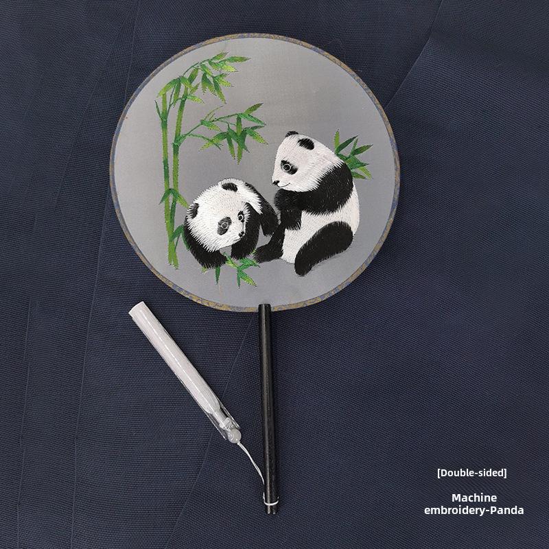 

Двусторонний вышитый круглый веер «Золотой пион» — символ семейной гармонии и благополучия, декор старинного костюма.