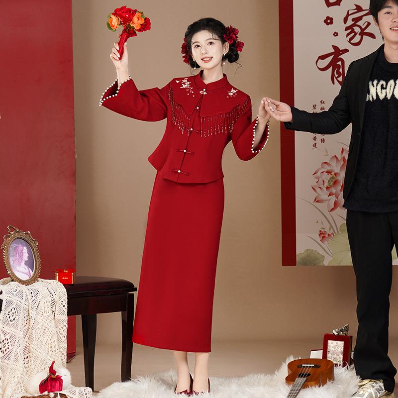 Elegant Chinese Wedding Banquet Embroidered Skirt Set with Tassels