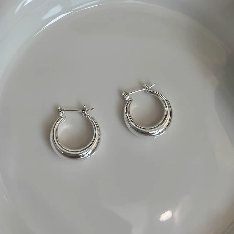 High quality metal smooth round plain ring high-end niche design earrings autumn and winter temperament earrings