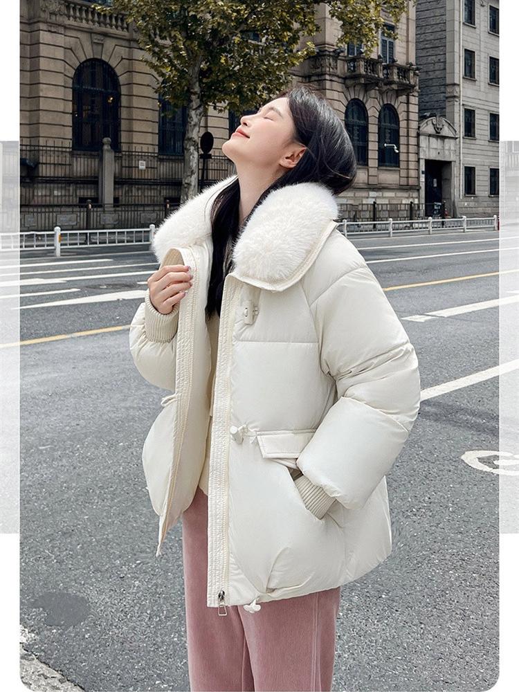 Krótka odpinana kurtka puchowa z futrzanym kołnierzem