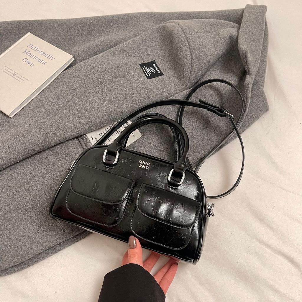 2025 Winter New Fashion Retro Casual Bowling Bag Women's High Sense Niche Commuter Portable Messenger Bag