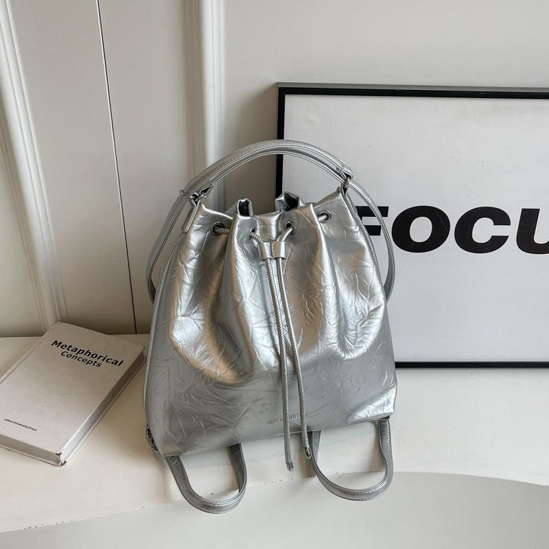 

Корейская версия женской сумки через плечо на две руки 2024 года, новая сумка-тоут большой вместимости, модная универсальная сумка-ведро, сумка через плечо для поездок на работу 30*8*29 серебряный