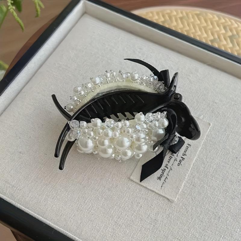 [Vintage|Elegant] Vintage-Inspired Large Faux Pearl & Bow Hair Claw | Elegant Shark Clip for Women | Perfect for Styling Updos one size