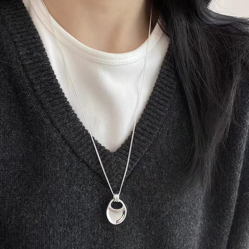 Korean Style Long Pendant Necklace Women's Autumn Winter Luxury Vintage Saddle Bag Pendant Sweater Chain Accessory Silver