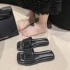 Sandales plates décontractées à enfiler avec un mot, design perlé petit vent parfumé, pantoufles cool pour femmes, extérieur 2025 été et automne, nouvelle mode polyvalente