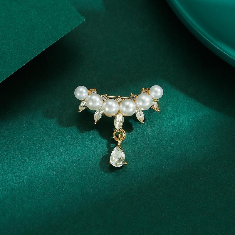 Pearl Water Drop Anti-glare Brooch High-end Women's Exquisite Tassel Suit Corsage Fixed Clothes Anti-glare Buckle Pin
