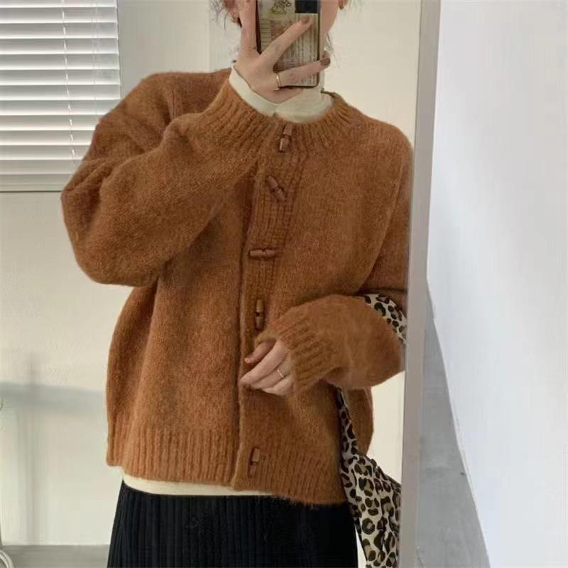 Winter new round neck loose design wooden button sweater jacket women's lazy wind knitted cardigan tide