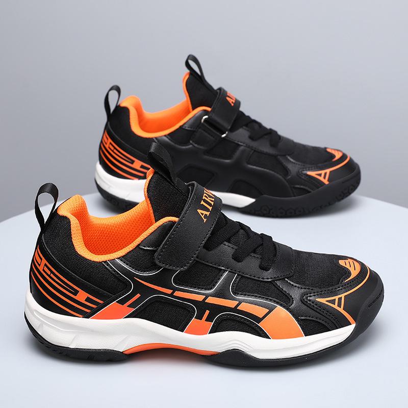 Children's Non-Slip Badminton Shoes for Boys and Girls - Soft-Soled, Wear-Resistant Sports Trainers for Autumn/Winter.