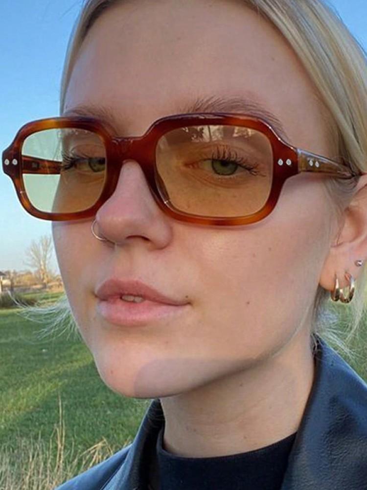 Vintage Punk Rivets Square Sunglasses Women Brand Designer Oversized Retro Black Sun Glasses Shades Men Goggle Oculos De Sol