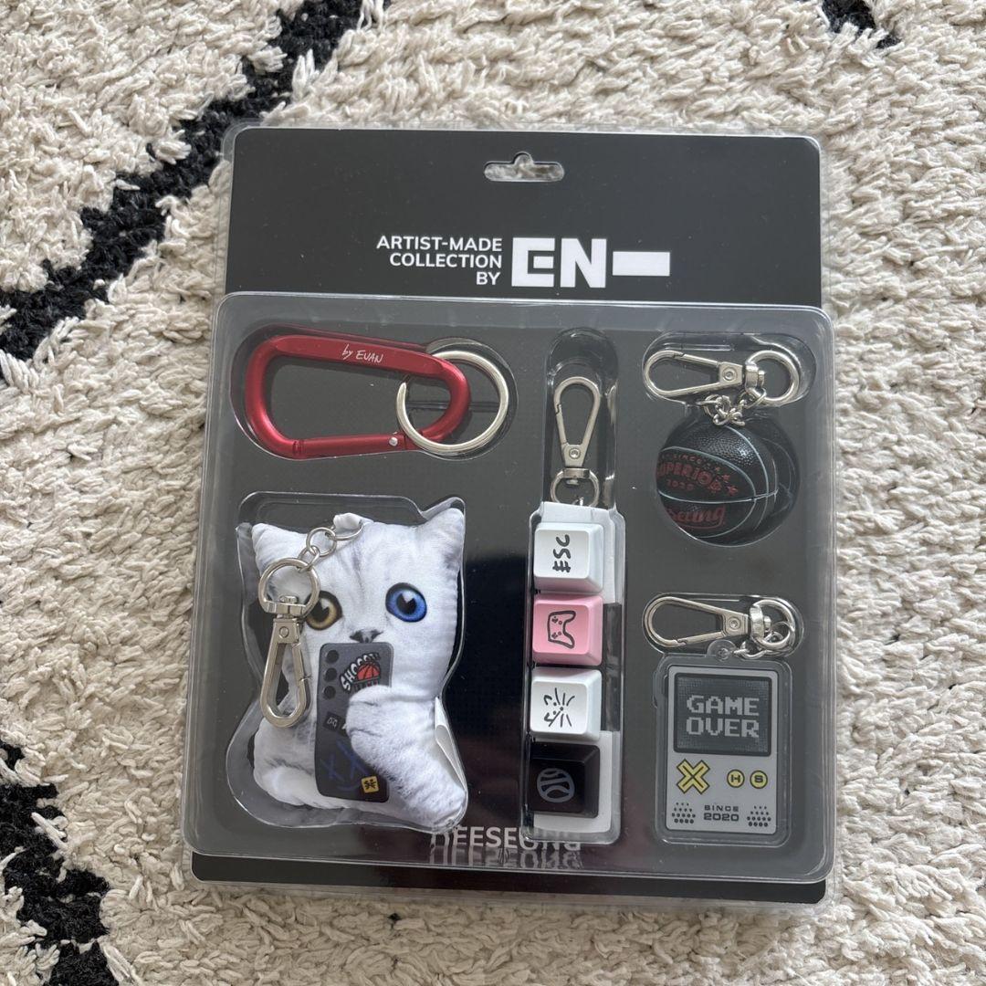 

[Б/У] ENHYPEN брелок, сделанный артистом Хисыном, с бонусной карточкой для обмена