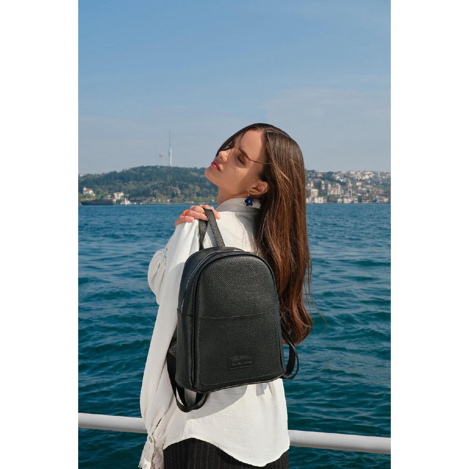 

Women Medium-sized Backpack Standart чорний